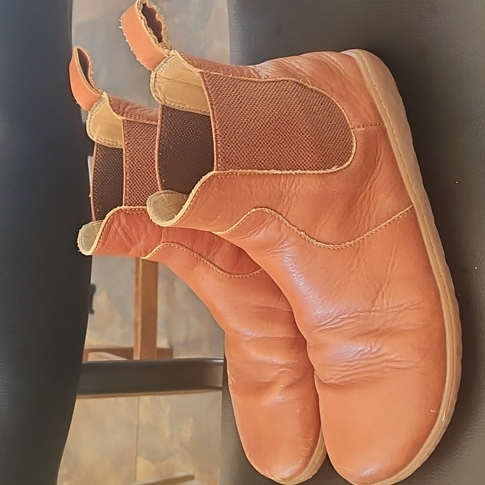 Vivobarefoot Leather Chelsea boot | women’s size 38 7.5